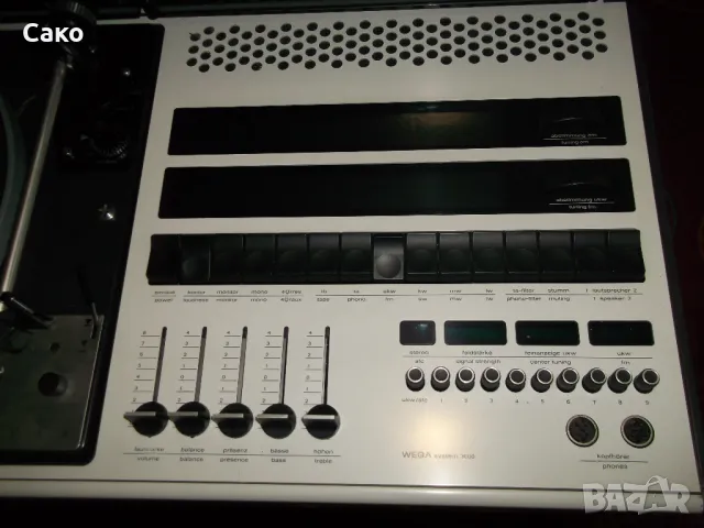 Продавам радио усилвател с грамофон WEGA, снимка 2 - Ресийвъри, усилватели, смесителни пултове - 49350212