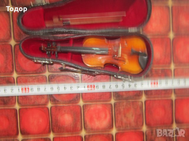 Уникална мини цигулка в калъф с лък, снимка 1 - Струнни инструменти - 36589543