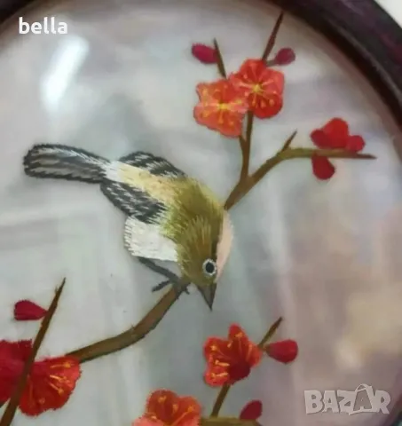 Китайска ръчно изработена двустранна копринена бродерия с цветя ,красива дървена поставка, снимка 2 - Антикварни и старинни предмети - 48413638