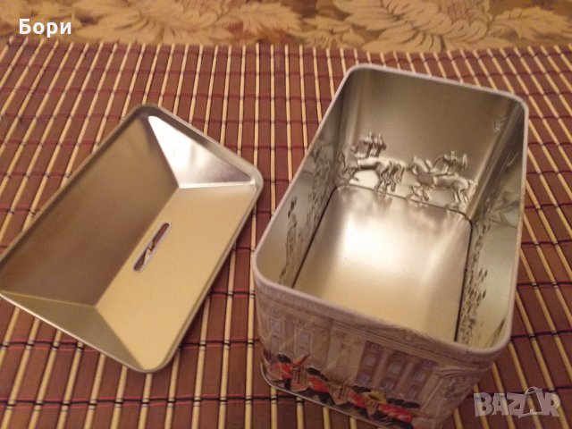 Метална кутия касичка от бонбони CHURCHILL'S BUCKINGHAM PALACE , снимка 8 - Декорация за дома - 28059282