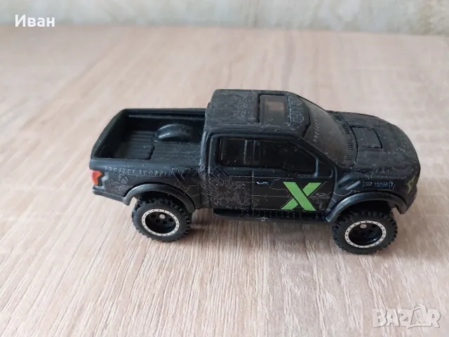 ford f 150 raptor hot wheels premium 1:64, снимка 3 - Коли, камиони, мотори, писти - 47479470