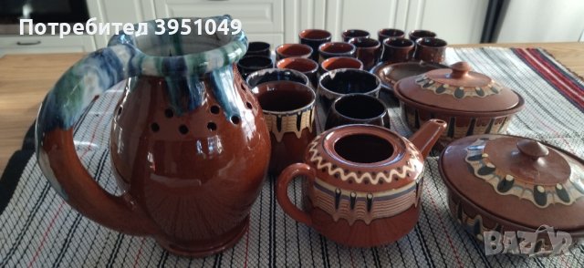 Стари керамични съдове + престилка от народа носия

, снимка 4 - Декорация за дома - 43822877