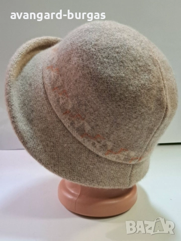 Дамска шапка,вълнен лукс -223 Касторен гонен плат, снимка 3 - Шапки - 52213894