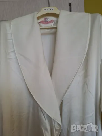 Бял сатенен халат с топла подплата Victoria Secret, снимка 7 - Пижами - 48659012