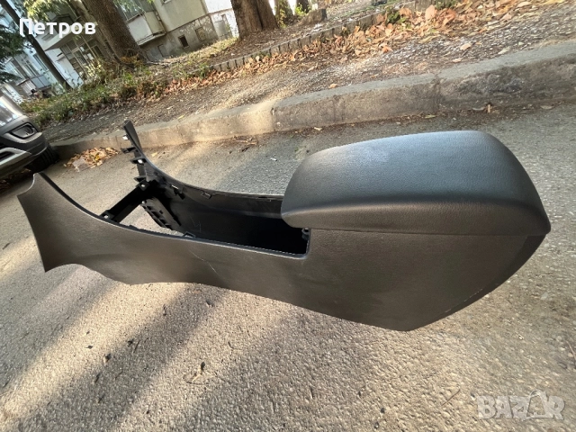 Подлакътник за Mazda 3, снимка 2 - Части - 51546051