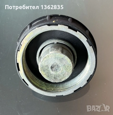 НОВА заключваща се капачка за резервоар за гориво Жигули / Лада / ВАЗ, снимка 2 - Аксесоари и консумативи - 53096978