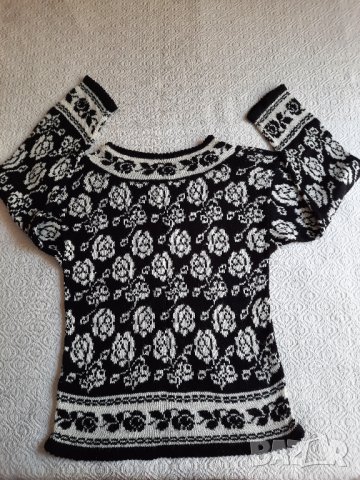 Блуза в бяло – черно рози размер Л