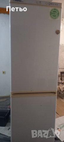 Продавам хладилник с фризер