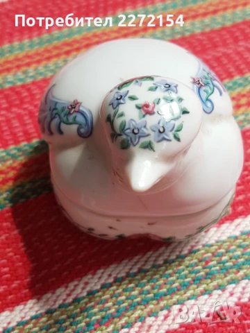 Порцеланова статуетка фигурка кутия за бижута