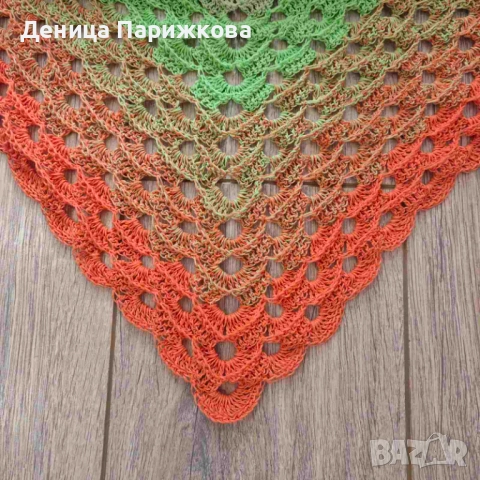 Ръчно плетен триъгълен шал „Нежен полъх“ – ажурна плетка с две лица (УНИКАТ), снимка 12 - Шалове - 52625080
