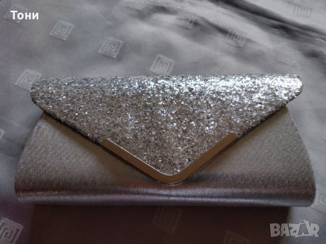 Малка чанта в цвят сребро , снимка 2 - Чанти - 34891856