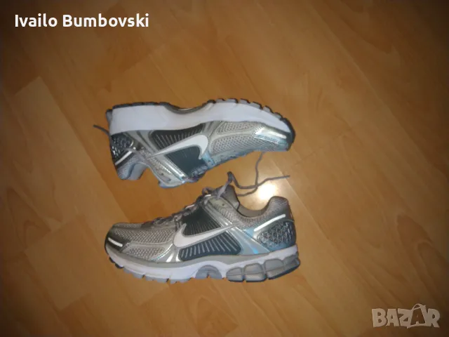 Маратонкa Nike Zoom Vomero 5, снимка 3 - Маратонки - 49021574