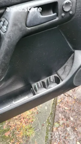 Поставка за чаши VW GOLF 3, снимка 2 - Аксесоари и консумативи - 49332324