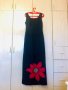  Дълга черна рокля с червено цвете
