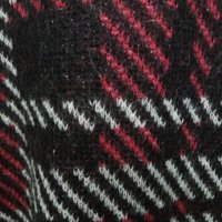 Пухкава жилетка в черно-бордо шарки , снимка 5 - Жилетки - 44116135