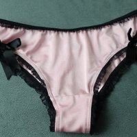 М розови сатенирани изрязани бикини/бразилиани с черни жартиери, снимка 9 - Бельо - 40501245