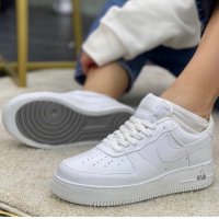 Дамски маратонки Nike Air Force Реплика ААА+, снимка 1 - Маратонки - 35119136