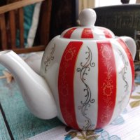 красив порцеланов чайник от Англия, снимка 1 - Аксесоари за кухня - 40343678