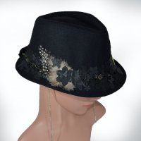 ⚜️ Дамска шапка в черно с декорации №3074, снимка 3 - Шапки - 38099136