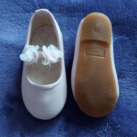 Нови обувки, снимка 3 - Детски пантофи - 38357225