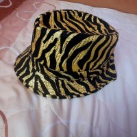 Тигрова шапка с паиети, снимка 3 - Шапки - 34042278