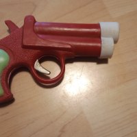Пластмасов детски пистолет-фенерче от едно време, снимка 1 - Колекции - 43056735