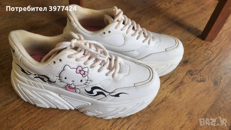 Продавам дамски кецове Hello Kitty., снимка 1