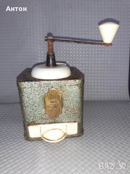 Стара aнтикварна мелничка., снимка 1