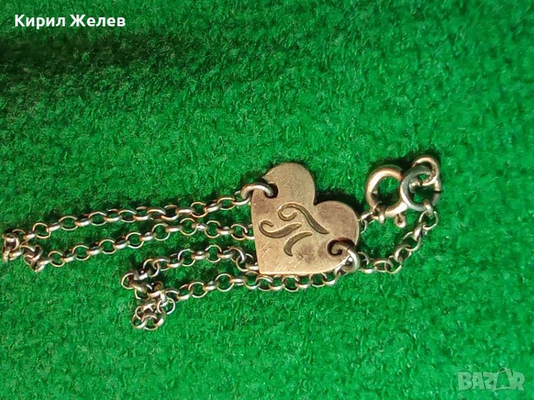 СТИЛНА РЕТРО АР ДЕКО СРЕБЪРНА ГРИВНА СРЕБРО 925 със СЪРЧИЦЕ и РЪЧНО ГРАВИРАНА БУКВИЧКА П 32353, снимка 1