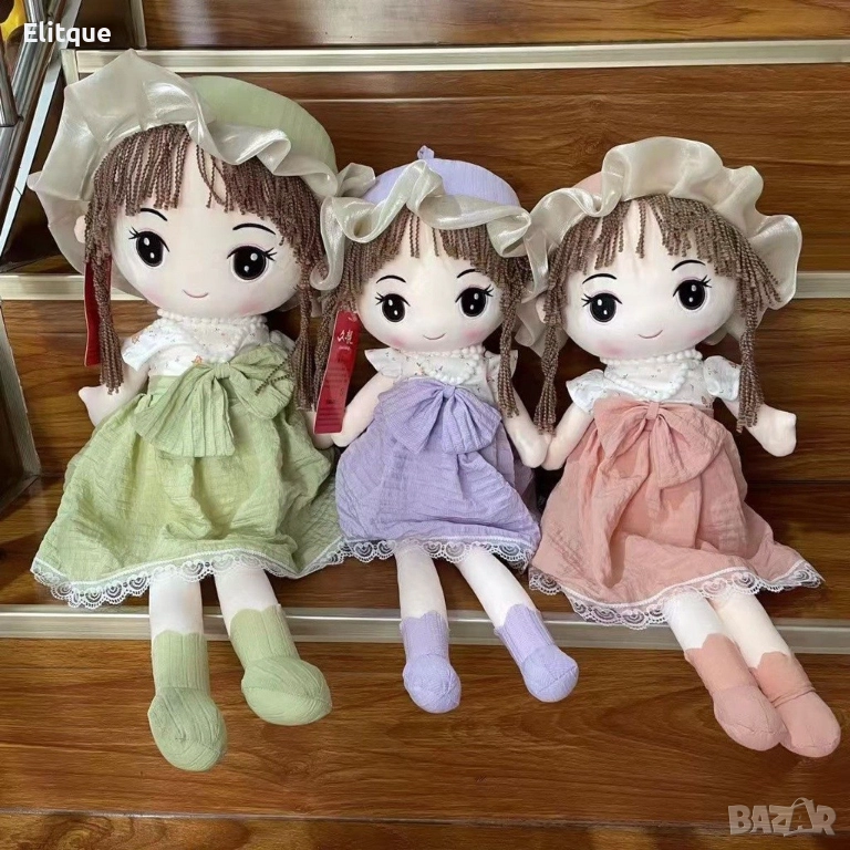 Мека детска кукла с рокля и шапка в нежни цветове 45 см, снимка 1
