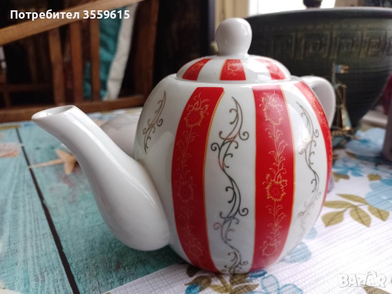 красив порцеланов чайник от Англия, снимка 1