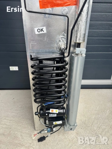 Хладилник Thetford N4142E+ (SLiM) Работи на : 12/220/газ (Свален от чисто нов Кемпер) , снимка 4 - Хладилни чанти - 52507399