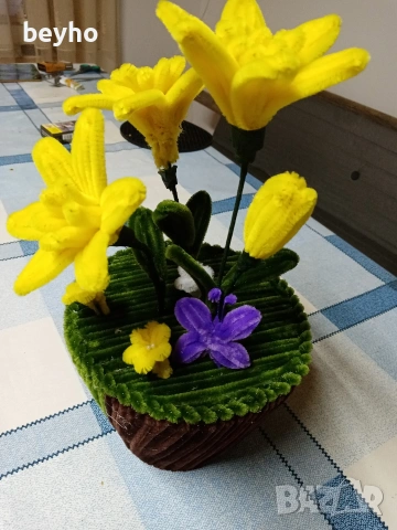 ръчно изработени  цветя от кадифени конци , снимка 17 - Изкуствени цветя - 53430776