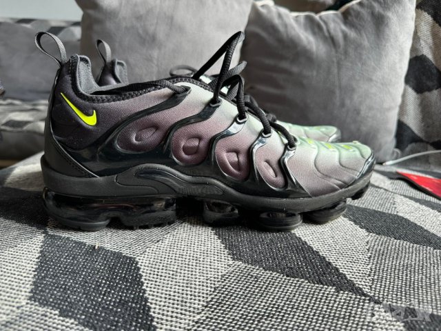 Nike  Air Vapormax Plus-оригинални, снимка 2 - Маратонки - 43542717