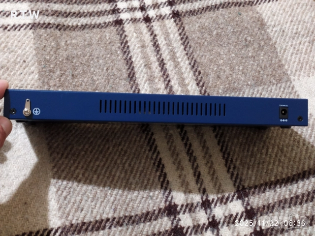 Netgear ProSafe 16-Port, 10/100, Switch , снимка 8 - Суичове - 52668897