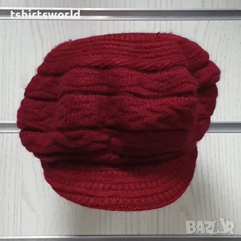 Нова зимна дамска шапка с козирка Ангора в червен цвят