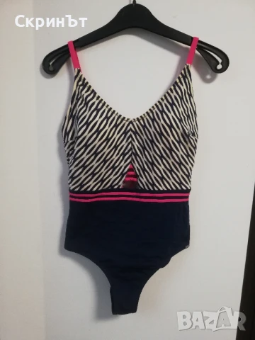 Triumph M/L, цял бански, снимка 2 - Бански костюми - 50743897