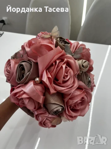 Уникални букети от сатенени рози за вашия специален повод , снимка 16 - Други - 50980991