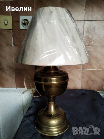 стара настолна лампа