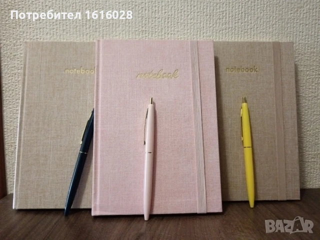 Тефтер с ластик, с връзка разделител и химикал. 