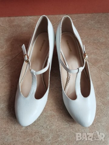Бели дамски обувки , снимка 1