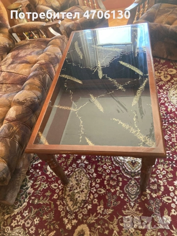 Холна маса със стъклено покритие