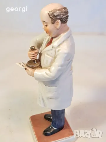 порцеланова фигурка на аптекар фармацевт Goebel , снимка 5 - Колекции - 49795519