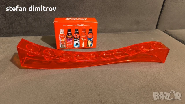 Coca Cola 100 години комплект бутилки, 10 мини алуминиеви бутилки с поставка, снимка 6 - Колекции - 51381111