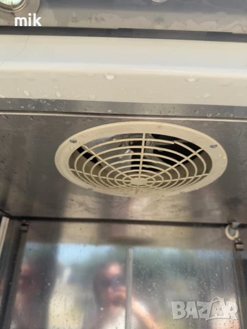 Професионален хладилник Gram 215 см , снимка 4 - Хладилници - 50780034