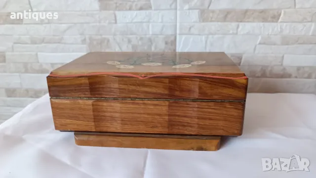 Стара дървена музикална кутия за бижута , снимка 11 - Антикварни и старинни предмети - 49397406
