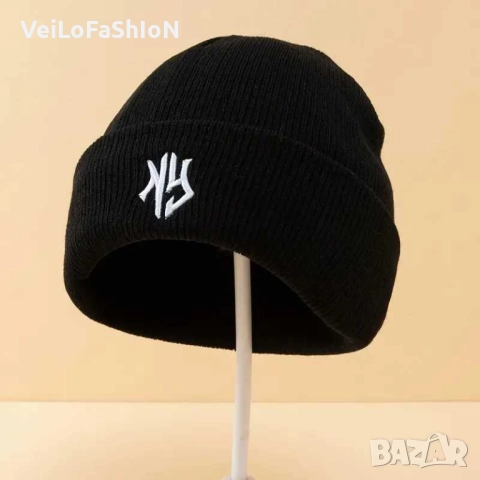 Нова зимна шапка с логото NEW YORK в бял или черен цвят , снимка 10 - Шапки - 47838490