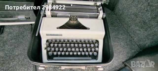 Пишеща машина Марица в добро състояние с кутия и аксесоари