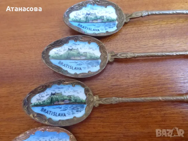 Сувенирни лъжички с емайл Братислава , снимка 3 - Антикварни и старинни предмети - 48855997