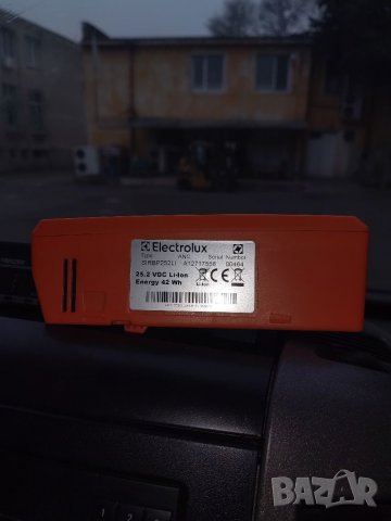 Батерия Elektrolux 25.2V, снимка 3 - Външни батерии - 40077633